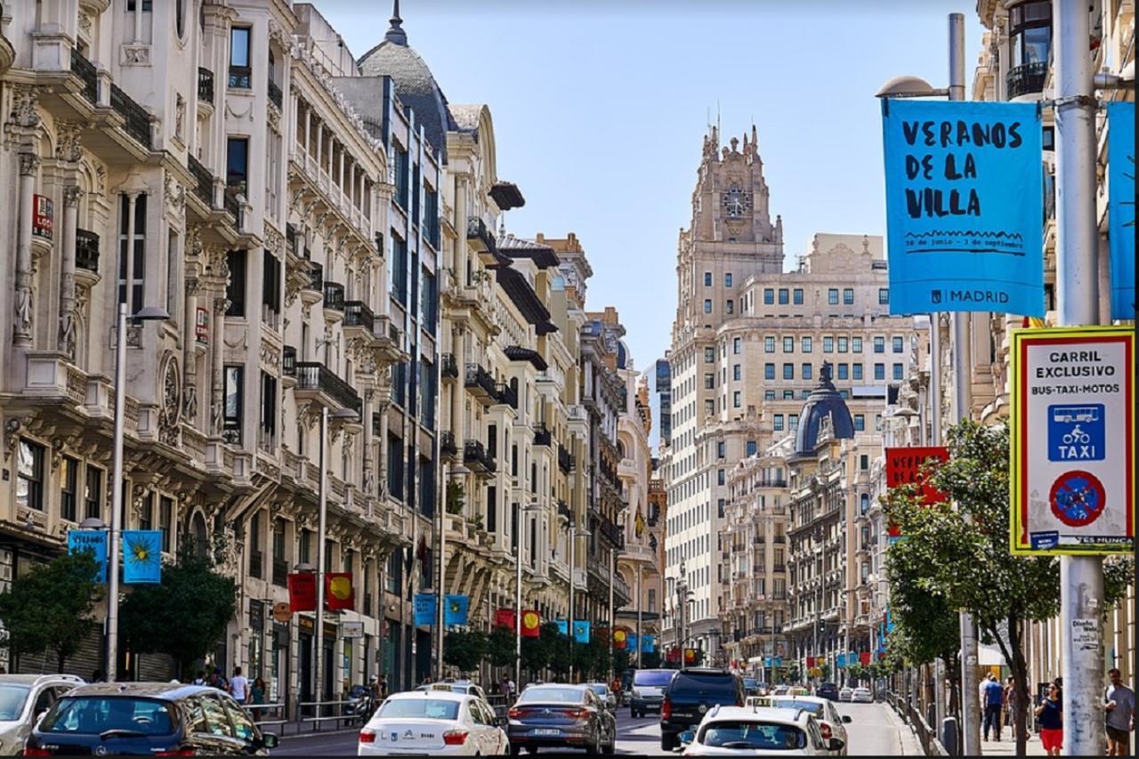 Atico Plaza Mayor - Vive La Esencia De La Ciudad Madrid Luaran gambar